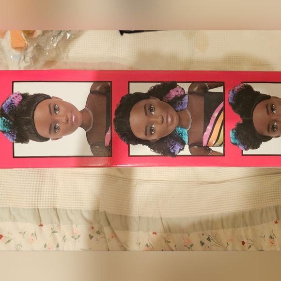 Rainbow hair Barbie - Picture 2 of 4